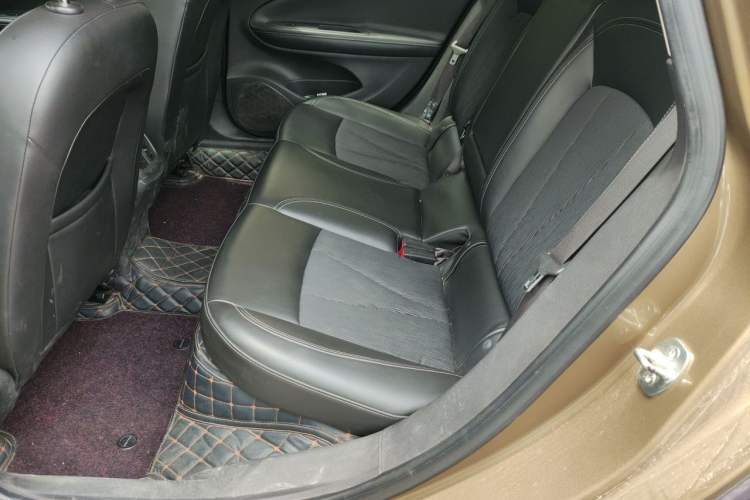 Used Buick Verano 2015 Sedan 20T Dual-Clutch Leading Model Left Rear Seat
