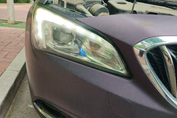 Used Buick Verano 2015 Sedan 20T Dual-Clutch Leading Model Right Front Headlight