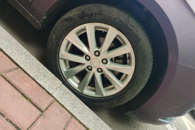 Used Buick Verano 2015 Sedan 20T Dual-Clutch Leading Model Right Front Wheel Hub