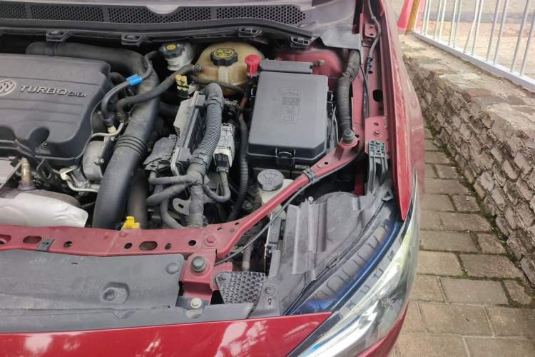 Used Buick Verano 2015 Sedan 20T Dual-Clutch Leading Model Engine Bay Left