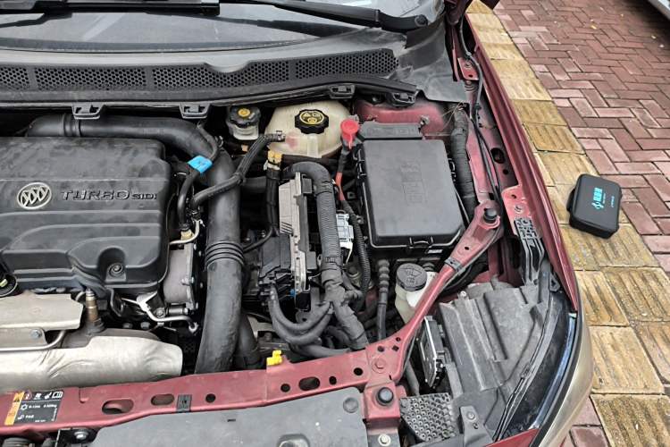 Used Buick Verano 2015 Sedan 20T Dual-Clutch Flagship Model Engine Bay Left