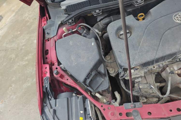 Used Buick Verano 2015 Sedan 15S Manual Entry-Level Model Engine Bay Right