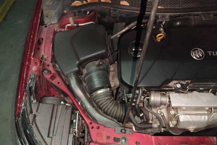 Used Buick Verano 2015 Sedan 20T Dual-Clutch Leading Model Engine Bay Right