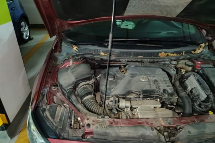 Used Buick Verano 2015 Sedan 20T Dual-Clutch Luxury Model Engine Bay Right