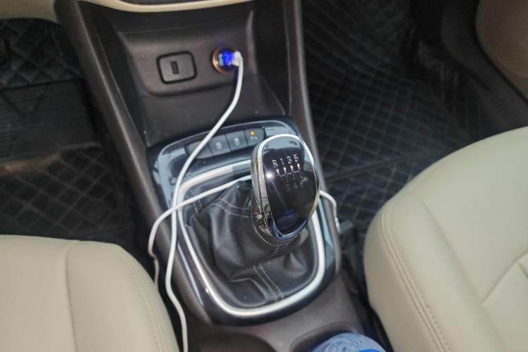 Used Buick Verano 2015 Sedan 15S Manual Entry-Level Model Gear Lever