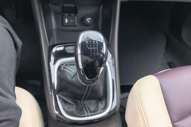 Used Buick Verano 2015 Sedan 15S Manual Entry-Level Model Gear Lever