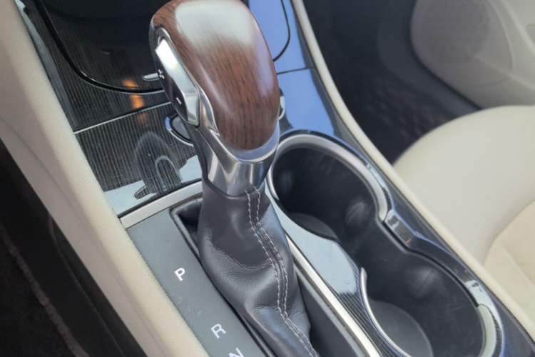 Used Buick Verano 2015 Sedan 15S Automatic Leading Model Gear Lever