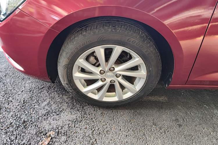 Used Buick Verano 2015 Sedan 15S Automatic Leading Model Left Front Wheel Hub