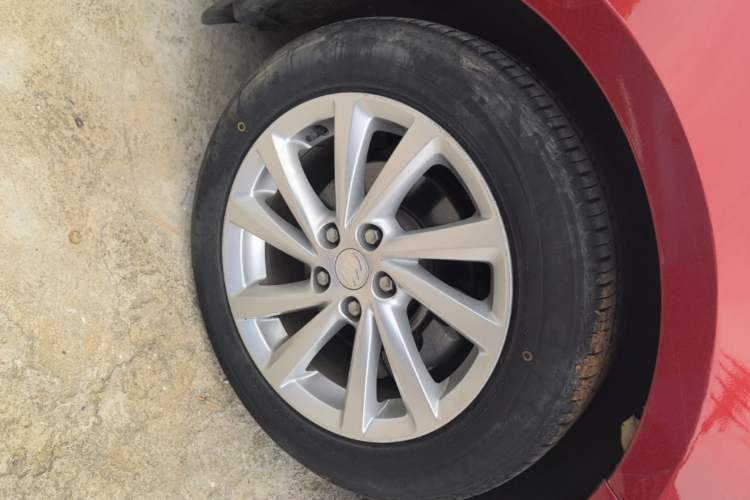 Used Buick Verano 2015 Sedan 15S Automatic Leading Model Left Front Wheel Hub