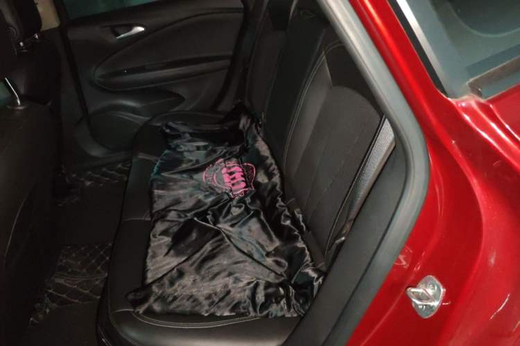 Used Buick Verano 2015 Sedan 20T Dual-Clutch Leading Model Left Rear Seat
