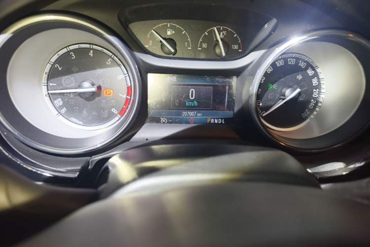 Used Buick Verano 2015 Sedan 20T Dual-Clutch Leading Model Odometer Close Up