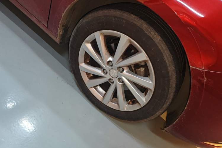 Used Buick Verano 2015 Sedan 15S Automatic Leading Model Right Front Wheel Hub