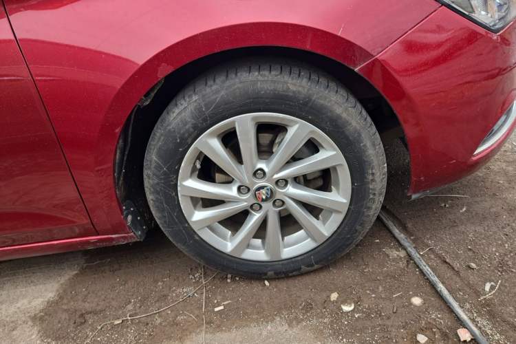 Used Buick Verano 2015 Sedan 15S Manual Leading Model Right Front Wheel Hub