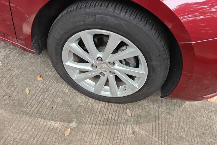 Used Buick Verano 2015 Sedan 15S Automatic Leading Model Right Front Wheel Hub