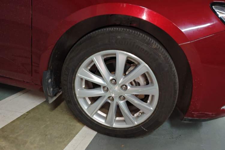 Used Buick Verano 2015 Sedan 20T Dual-Clutch Leading Model Right Front Wheel Hub
