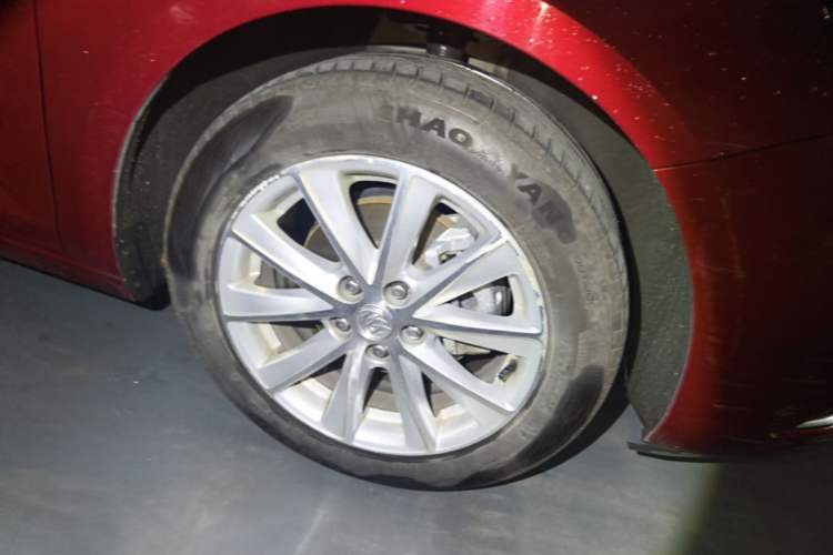 Used Buick Verano 2015 Sedan 20T Dual-Clutch Leading Model Right Front Wheel Hub
