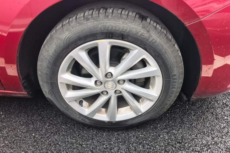 Used Buick Verano 2015 Sedan 15S Manual Entry-Level Model Right Front Wheel Hub