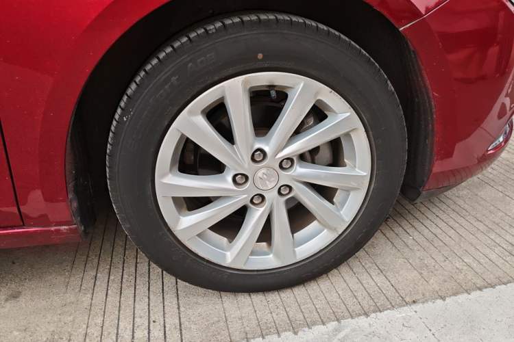 Used Buick Verano 2015 Sedan 15S Automatic Ambition Model Right Front Wheel Hub