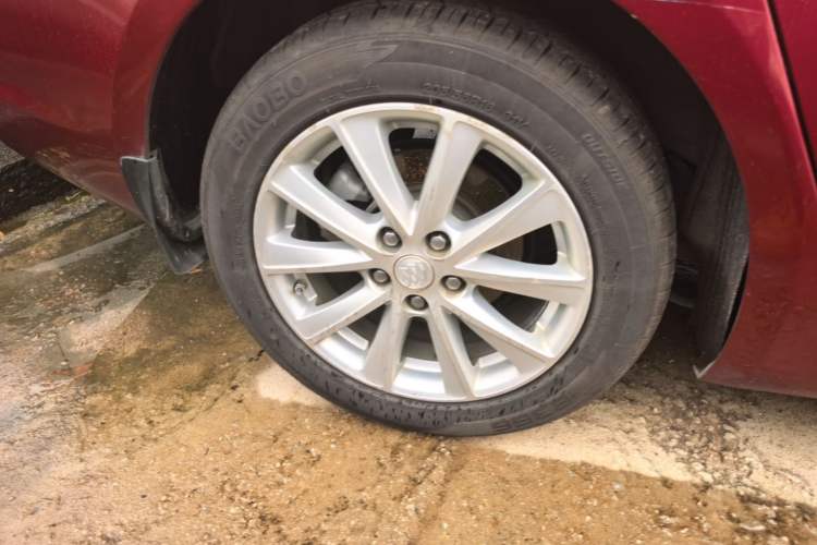 Used Buick Verano 2015 Sedan 20T Dual-Clutch Leading Model Right Rear Wheel Hub