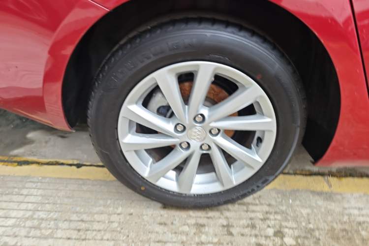 Used Buick Verano 2015 Sedan 15S Automatic Leading Model Right Rear Wheel Hub