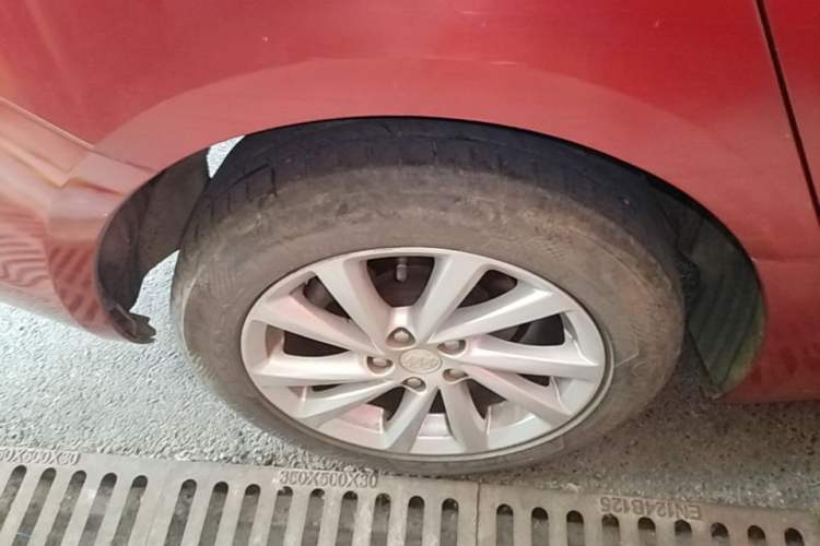 Used Buick Verano 2015 Sedan 15S Automatic Leading Model Right Rear Wheel Hub