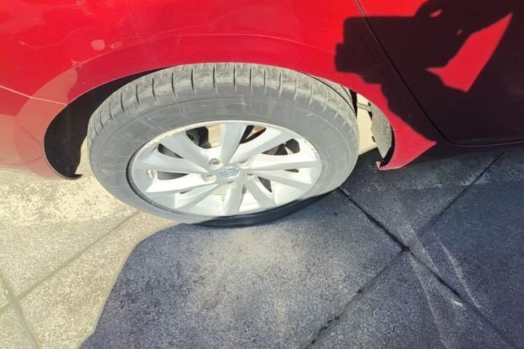 Used Buick Verano 2015 Sedan 15S Automatic Leading Model Right Rear Wheel Hub