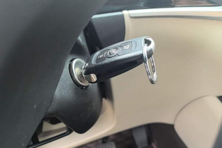 Used Buick Verano 2015 Sedan 15S Automatic Leading Model Vehicle Key