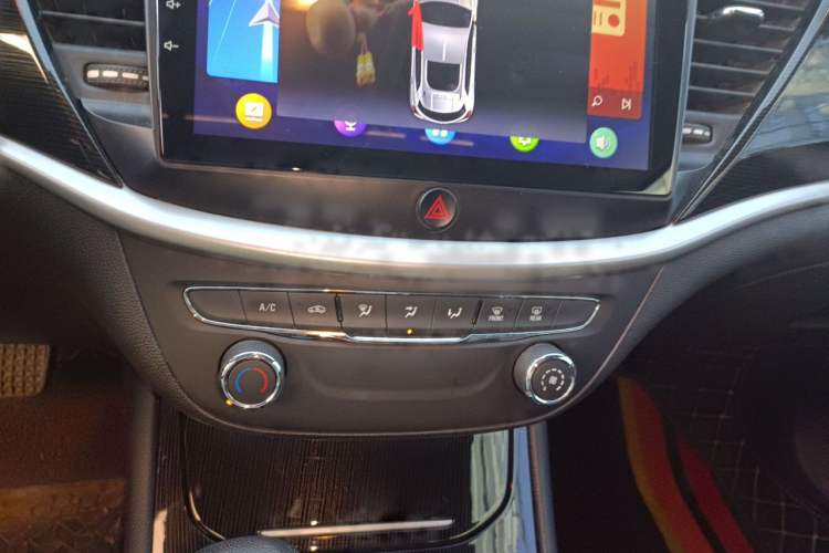 Used Buick Verano 2015 Sedan 20T Dual-Clutch Leading Model Audio And AC Panel