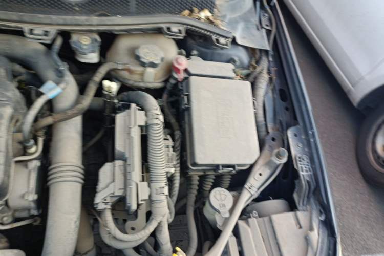 Used Buick Verano 2015 Sedan 20T Dual-Clutch Leading Model Engine Bay Left