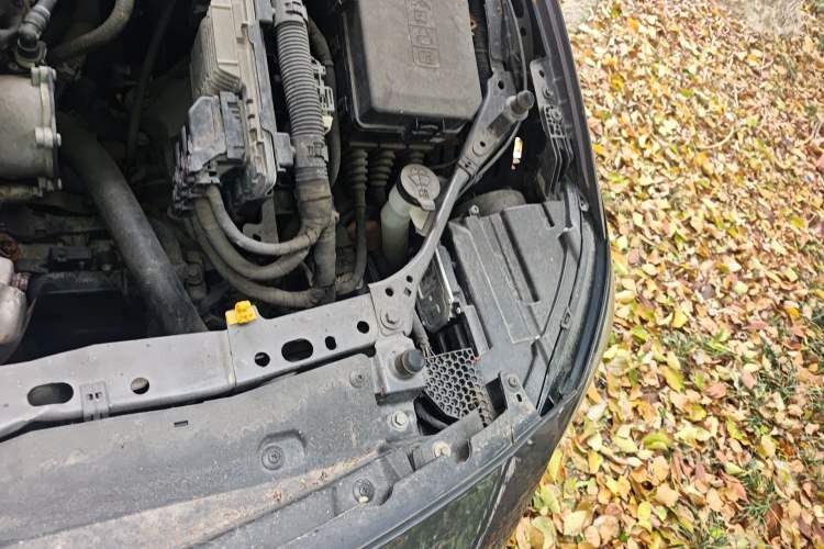 Used Buick Verano 2015 Sedan 15S Automatic Leading Model Engine Bay Left