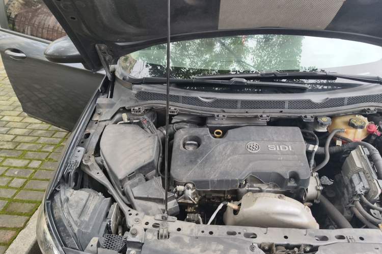 Used Buick Verano 2015 Sedan 15S Manual Entry-Level Model Engine Bay Right