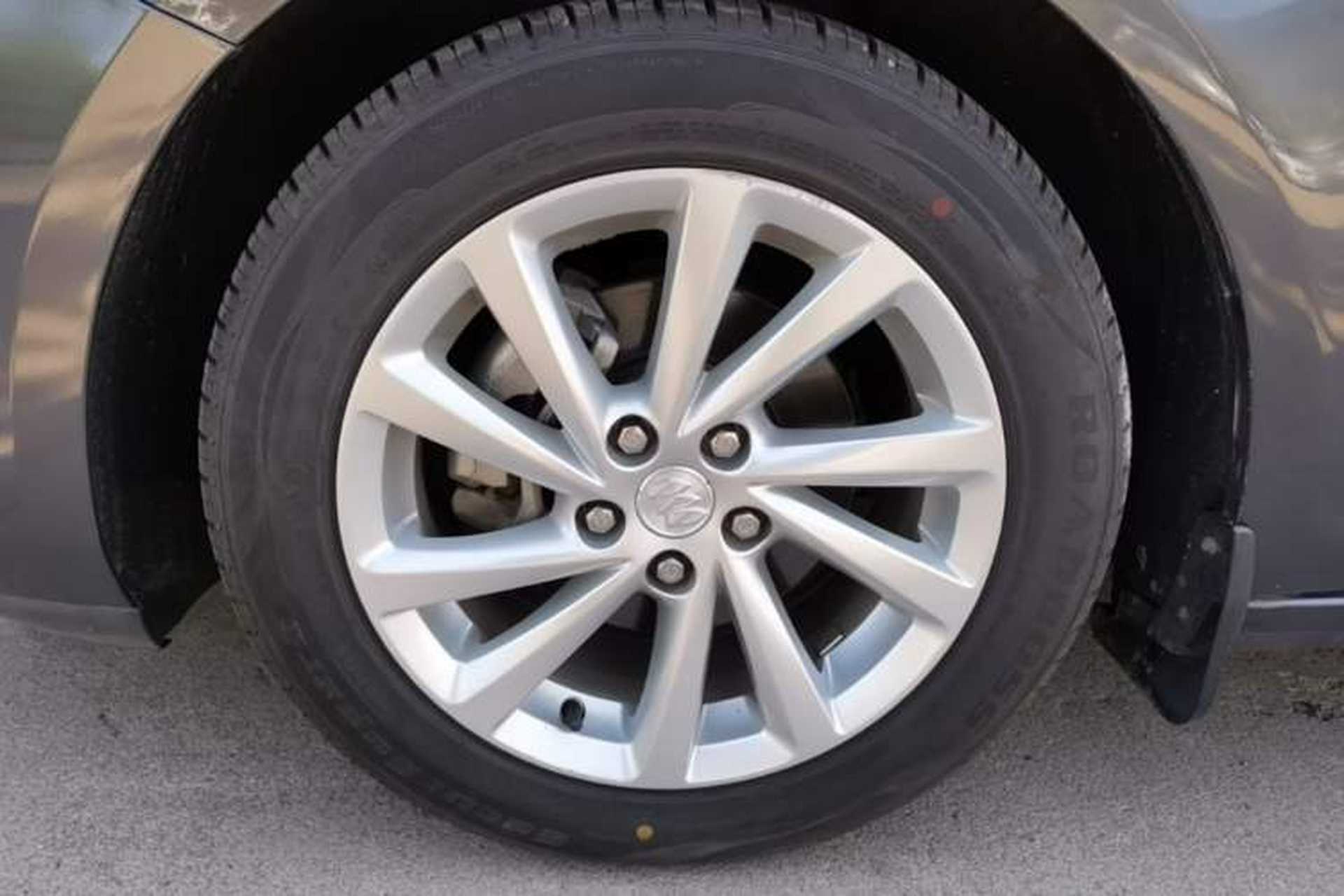 Used Buick Verano 2015 Sedan 15S Manual Entry-Level Model Left Front Wheel Hub