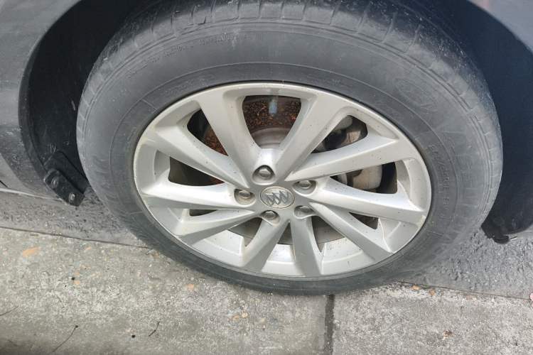 Used Buick Verano 2015 Sedan 15S Manual Entry-Level Model Right Front Wheel Hub