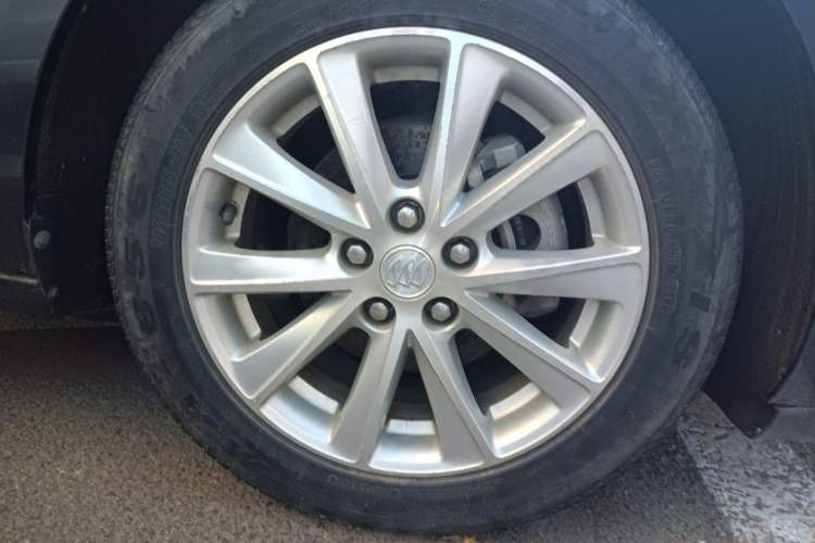 Used Buick Verano 2015 Sedan 20T Dual-Clutch Leading Model Right Front Wheel Hub