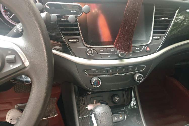 Used Buick Verano 2015 Sedan 20T Dual-Clutch Leading Model Audio And AC Panel