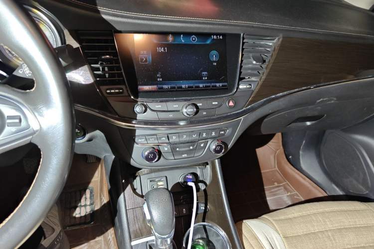 Used Buick Verano 2015 Sedan 20T Dual-Clutch Flagship Model Audio And AC Panel
