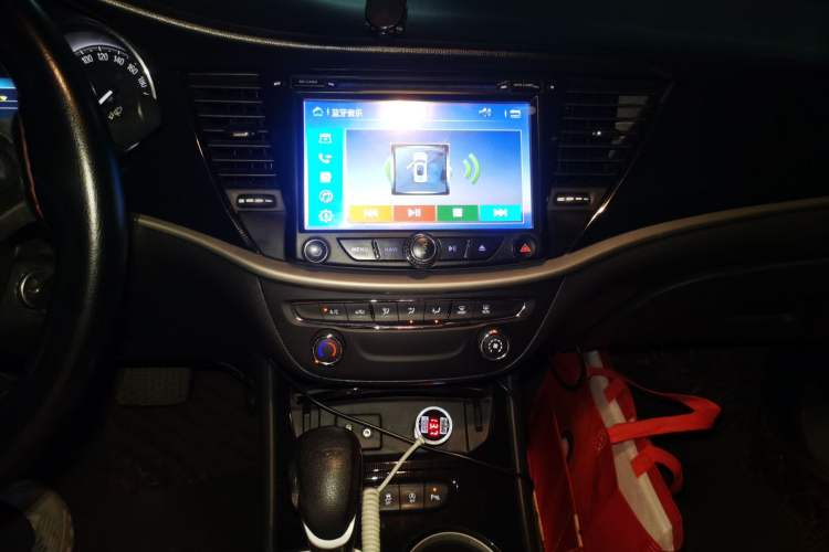 Used Buick Verano 2015 Sedan 20T Dual-Clutch Leading Model Audio And AC Panel