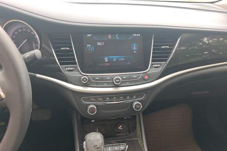 Used Buick Verano 2015 Sedan 20T Dual-Clutch Leading Model Audio And AC Panel