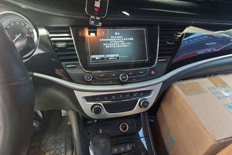 Used Buick Verano 2015 Sedan 20T Dual-Clutch Leading Model Audio And AC Panel