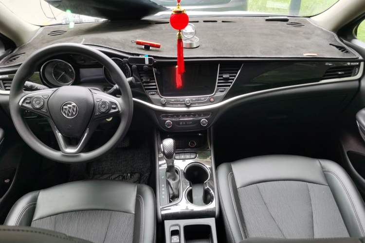 Used Buick Verano 2015 Sedan 20T Dual-Clutch Leading Model Center Console