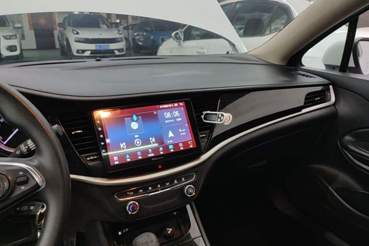 Used Buick Verano 2015 Sedan 20T Dual-Clutch Leading Model Center Console