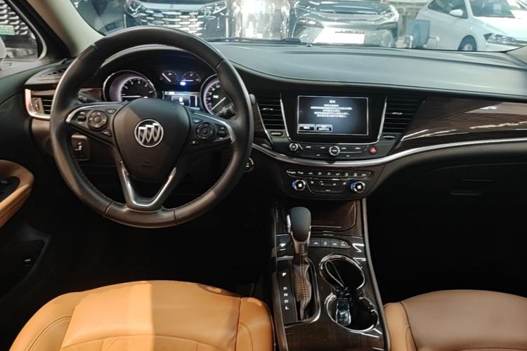 Used Buick Verano 2015 Sedan 20T Dual-Clutch Flagship Model Center Console