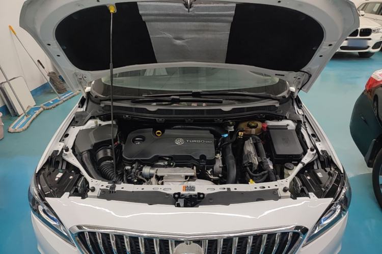 Used Buick Verano 2015 Sedan 20T Dual-Clutch Leading Model Engine Bay