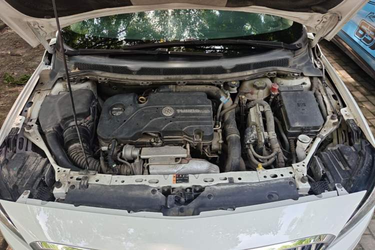 Used Buick Verano 2015 Sedan 20T Dual-Clutch Leading Model Engine Bay