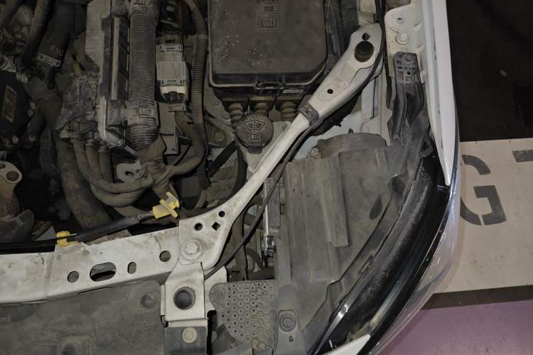 Used Buick Verano 2015 Sedan 15S Manual Entry-Level Model Engine Bay Left