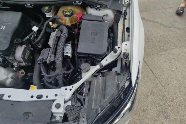Used Buick Verano 2015 Sedan 15S Automatic Leading Model Engine Bay Left