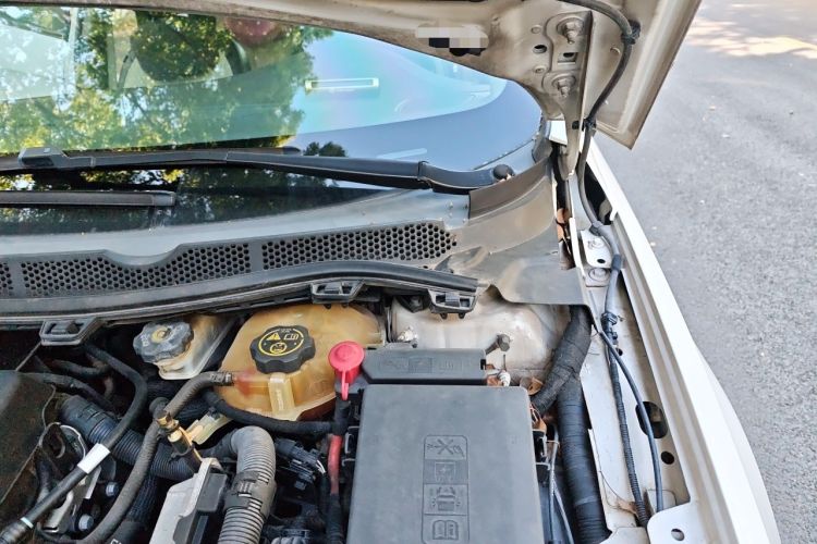 Used Buick Verano 2015 Sedan 15S Automatic Leading Model Engine Bay Left