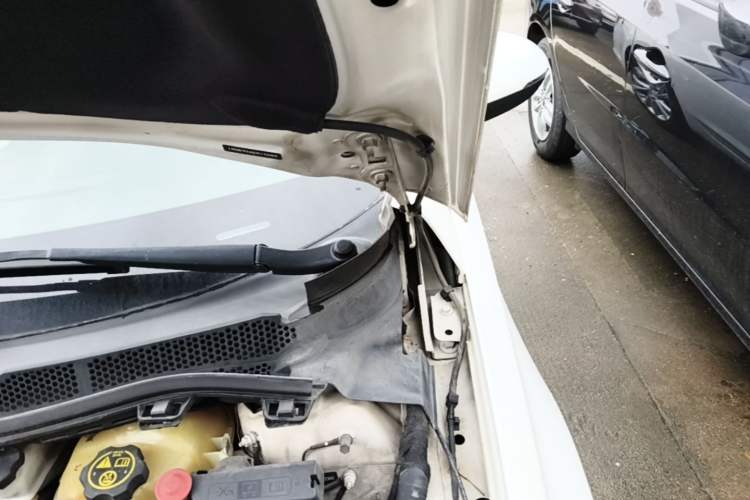 Used Buick Verano 2015 Sedan 15S Automatic Leading Model Engine Bay Left