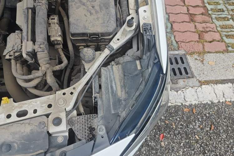 Used Buick Verano 2015 Sedan 15S Automatic Ambition Model Engine Bay Left