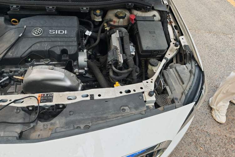 Used Buick Verano 2015 Sedan 15S Automatic Leading Model Engine Bay Left